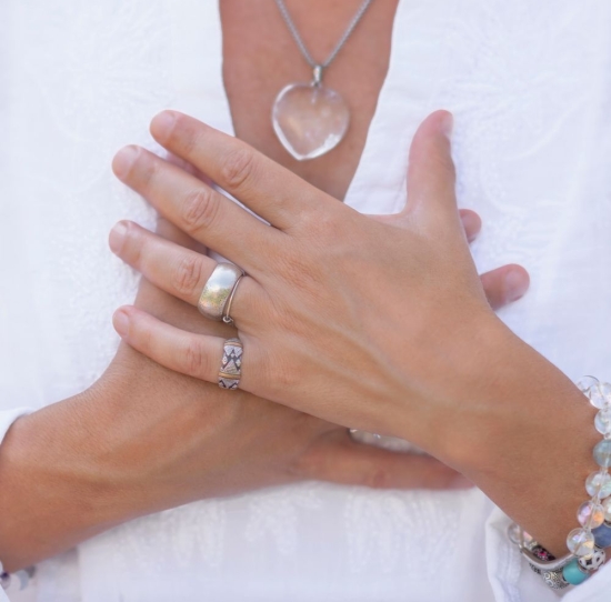 WHAT IS A PSYCHIC MEDIUM AND DO PSYCHIC MEDIUMS HAVE TO BE BORN WITH CLAIRVOYANT ABILITIES?
